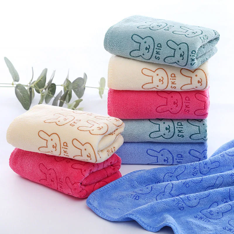 Customize 35*75cm 400GSM 500GSM Absorbent Weft Knitting Microfiber Hand Wash Face Towel Embossed Bear Patterns Fast Drying Gym Bath Towel