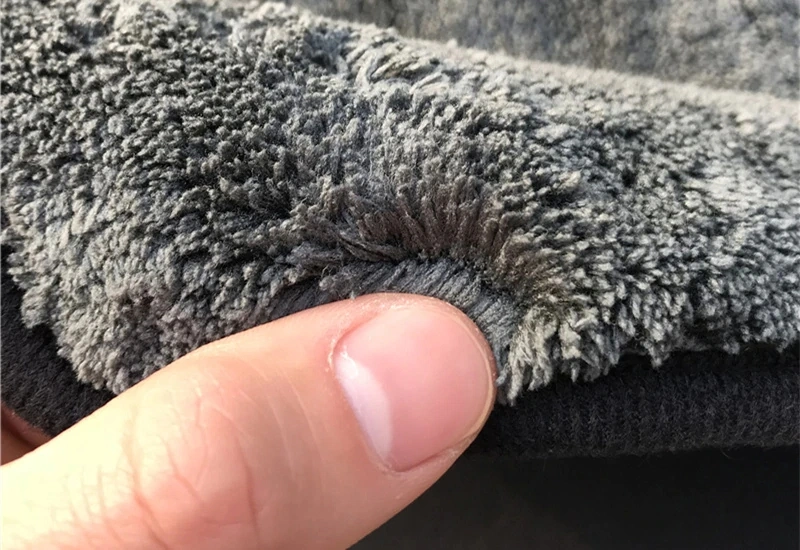 Factory Wholesale Price Super Plush Grey Microfiber Coral Fleece Towel with Cloth Hemming Edge