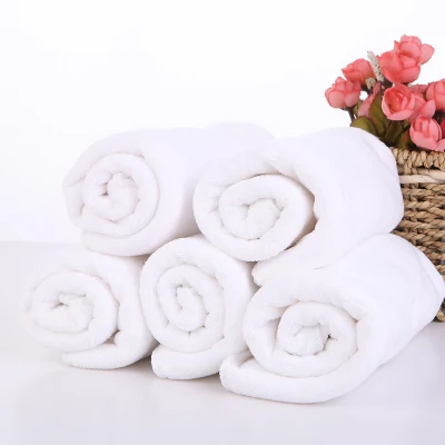 Asciugamano per il viso dell′hotel di lusso in puro cotone bianco