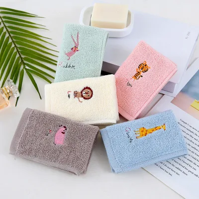 Asciugamano piccolo per la pulizia in puro cotone Asciugamano morbido con logo ricamo ad assorbimento d′acqua per uso domestico