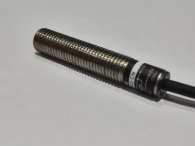 M8 sensor de reflexión difusa cilíndrica con luz infrarroja