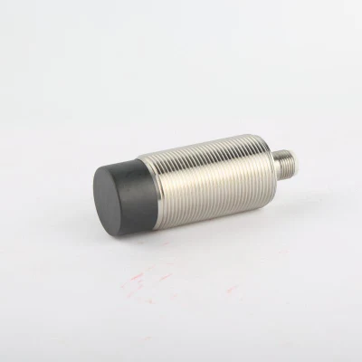 Sensore induttivo F&amp;C M30 a filo, non a filo con connettore M12 gamma da 20 mm