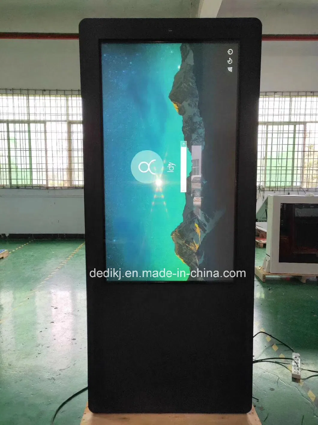 OEM&amp; ODM 65&prime;&prime; Outdoor IP65 Wall Mount Digital Signage Touchscreen