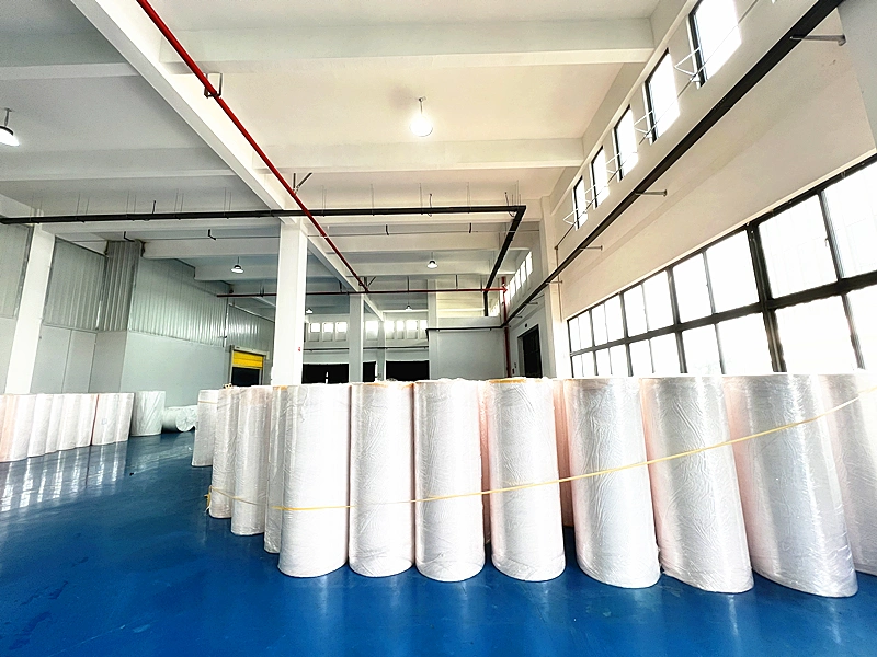 China Factory Supply OEM Free Sample Supply Laminated Non Woven Material CE Approved 800m/Roll White Blue PP PE SMS Nonwoven Fabric