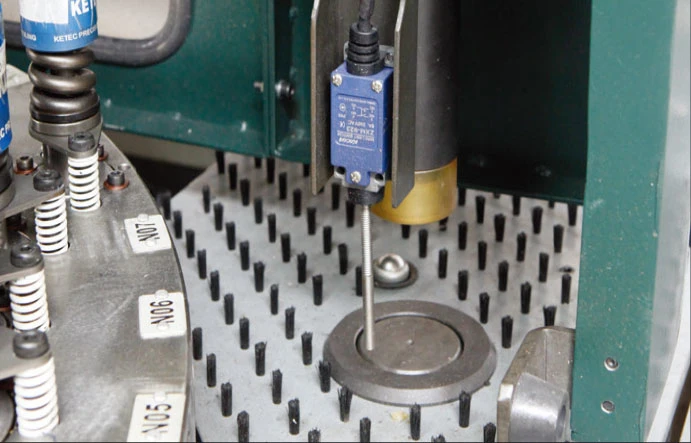 Accurl Economic Mechanical CNC Punching Machine CNC Turret Punch Press
