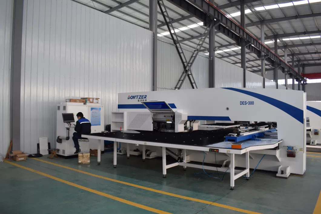 30tons 1250*2500mm Free Standing Control Panel Turret Punch Press/ Turret Stamping/ Rolling/ Cutting Machine for Air Conditioner Industry