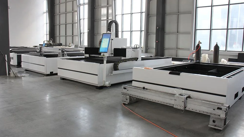 Fiber Laser Cutting Machine CNC Machinery Equipment Price Metal Cutting Ss/CS/Aluminum/Brass Metal