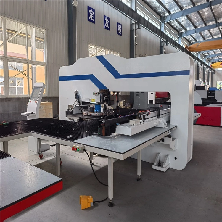 High Efficiency CNC Turret Punching Machine CNC Punch Press