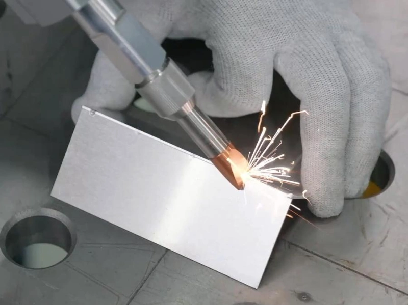 Handheld CNC Fiber Laser Welding Machine 1000W /1500W/ 2000W Stainless Steel Laser Price for Sale
