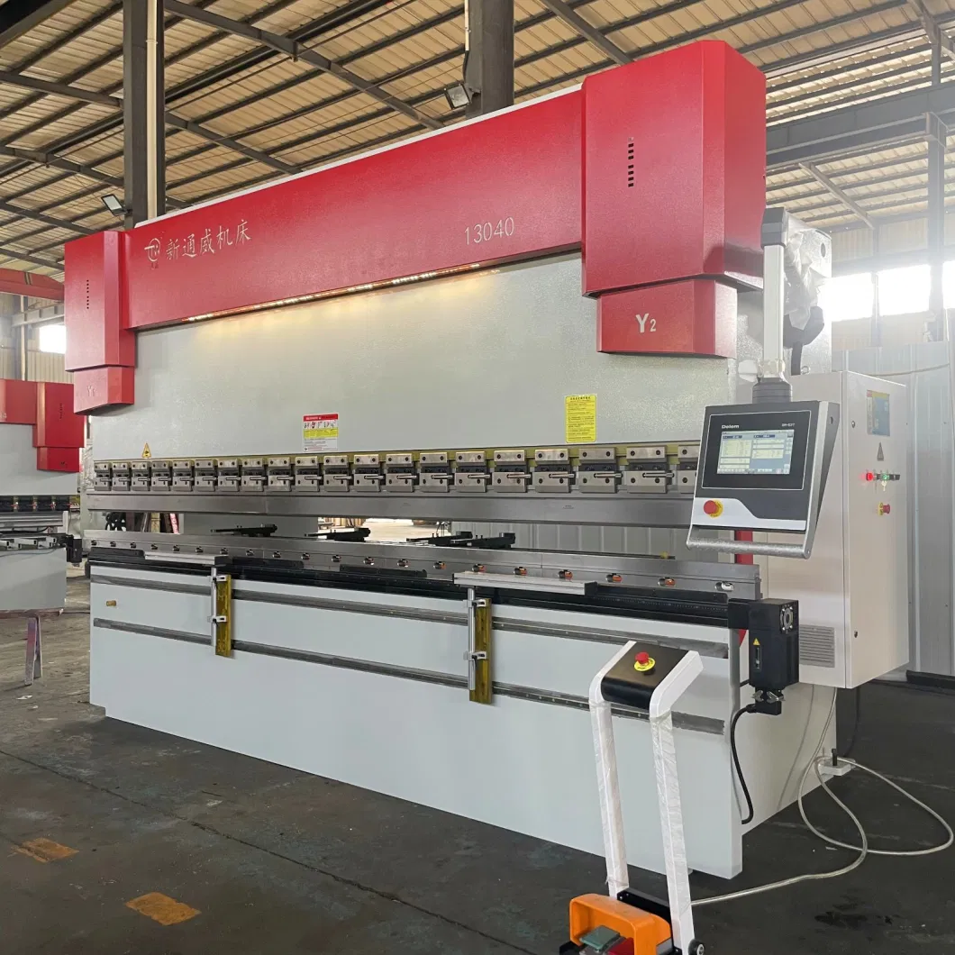 Hydraulic CNC Bending Machine/Press Brake, We67K-130t4000 Da53t System with Mechanical Compensating Table