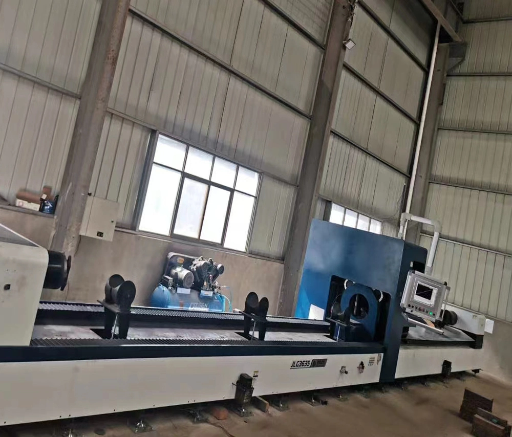 Table with Full Cover CNC Fiber Laser Cutting Sheet and Pipe Machine