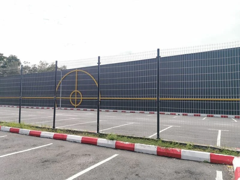 Factory Manufacturer Powder Coated 3D Bending Curved Garden Fence Wire Mesh Fence Panel