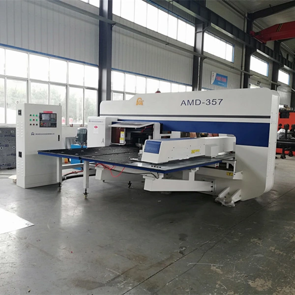 Metal Sheet CNC Turret Punch Machine/CNC Turret Punch Press with Low Price