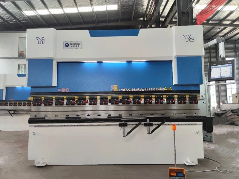 CNC Hydraulic Press Brake and Bending Machine Automatic Plate and Sheet Metal Processing Machine/Folding Machine Grouped Equipment