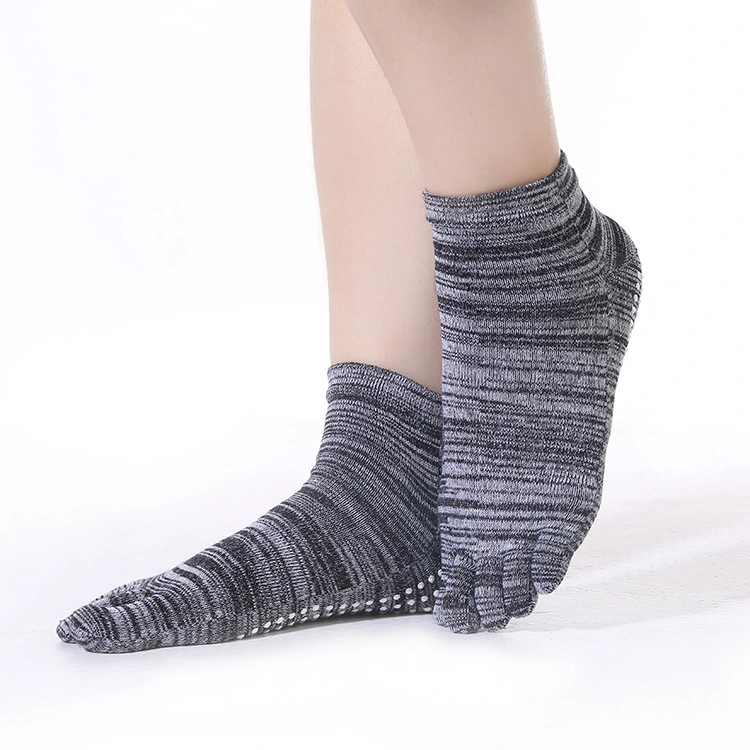 Women&prime; s Comb Cotton Colorful Anti-Slip Ankle Sock for Yoga Sport