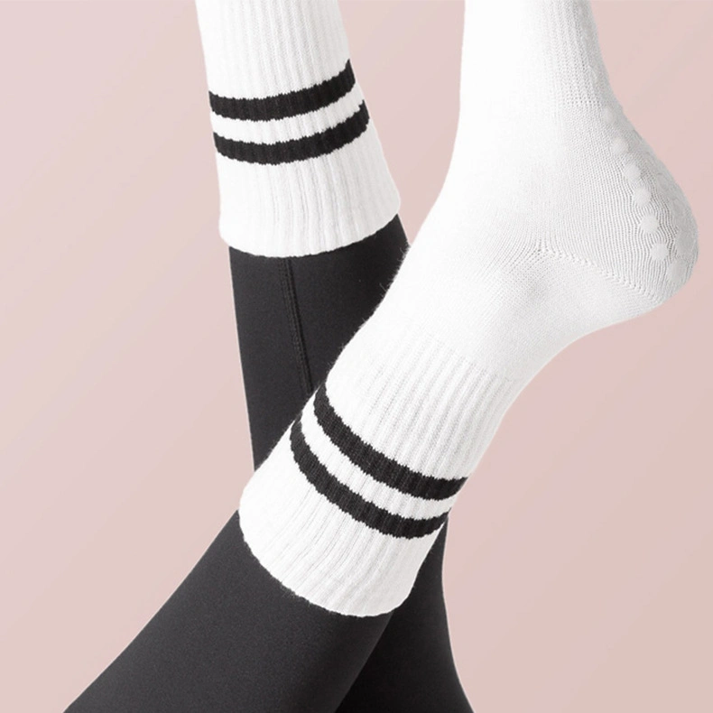 Hot Sale 2024 Factory Large Women S Non Slip with Grip Yoga Socks