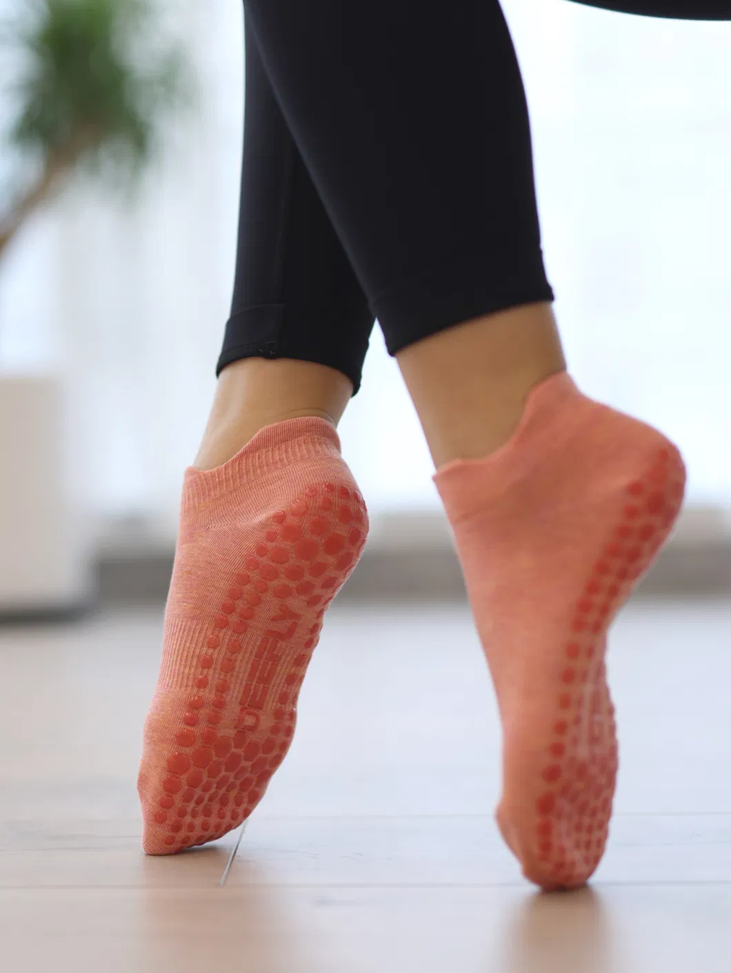 High Quality Yoga Pilates Women&prime;s Anti-Slip Sports Modal Nylon Cotton Socks