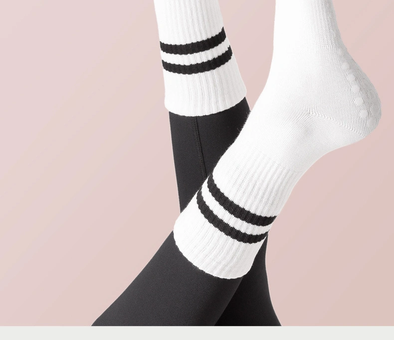 Hot Sale 2024 Factory Large Women S Non Slip with Grip Yoga Socks