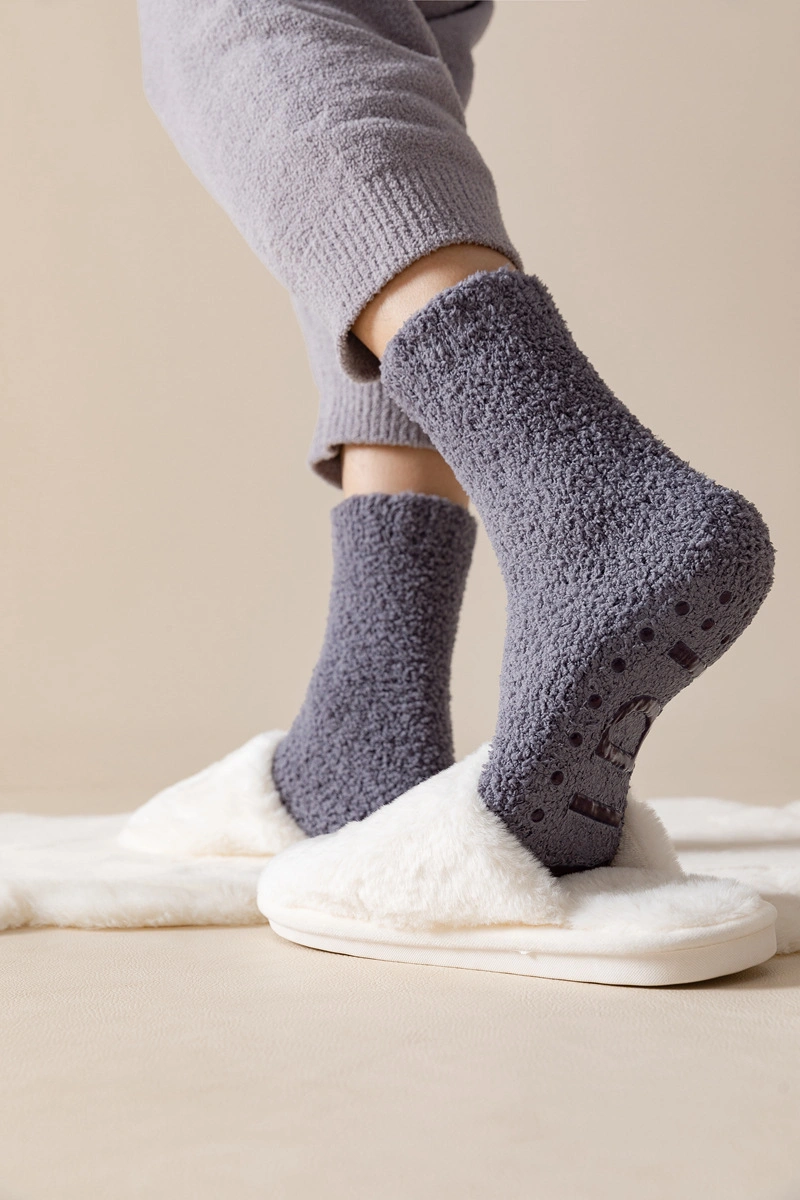 Customized Logo Winter Thickened Socks for Men&prime;s MID Length Coral Velvet Floor Socks OEM&ODM Anti Slip Silicone Home Sleeping Men&prime;s Socks