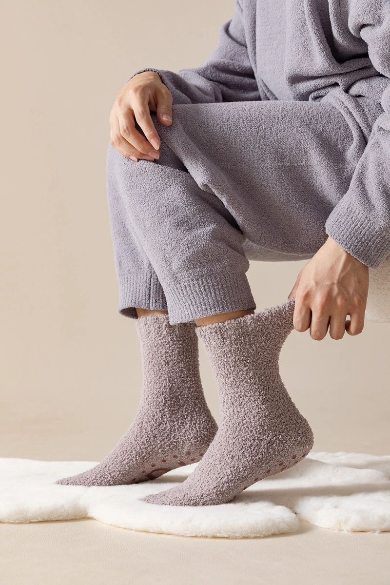Customized Logo Winter Thickened Socks for Men&prime;s MID Length Coral Velvet Floor Socks OEM&ODM Anti Slip Silicone Home Sleeping Men&prime;s Socks