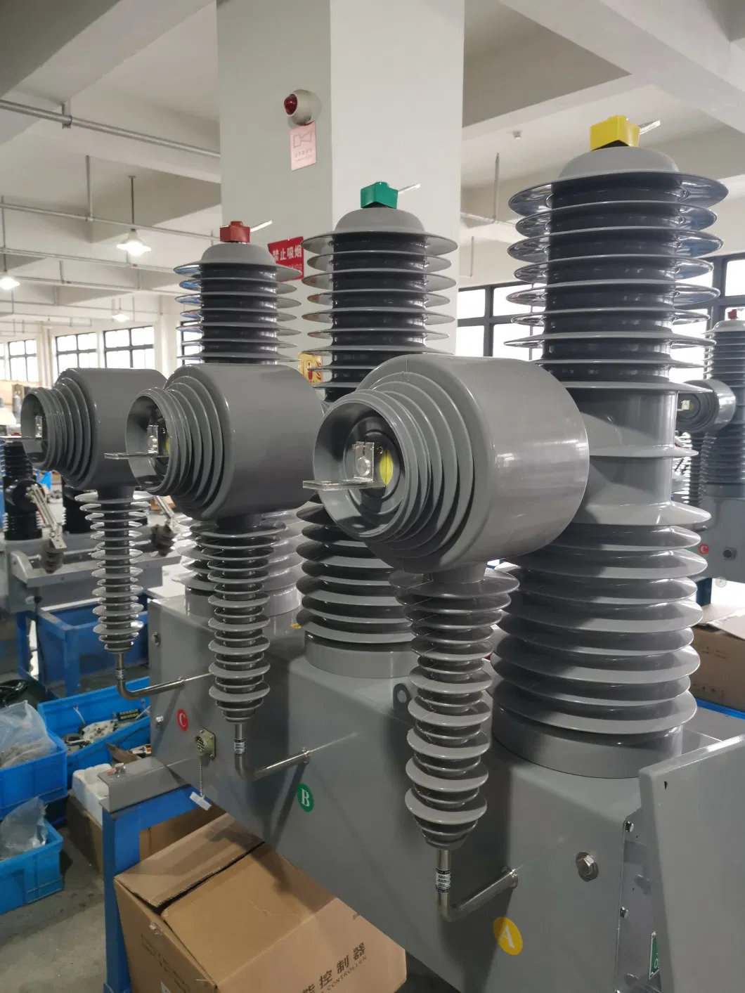 24kv out Door High Voltage Vacuum Circuit Breaker with Electric Power System