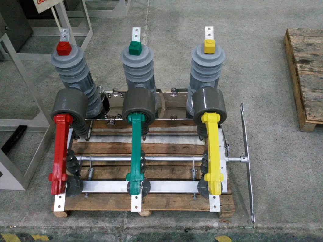 11kV ZW32-12 Type Outdoor HV Vacuum Circuit Breaker with Pole Installed