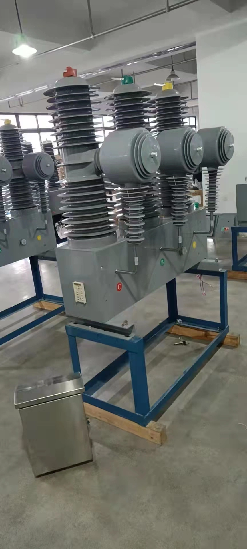 24kv out Door High Voltage Vacuum Circuit Breaker with Electric Power System