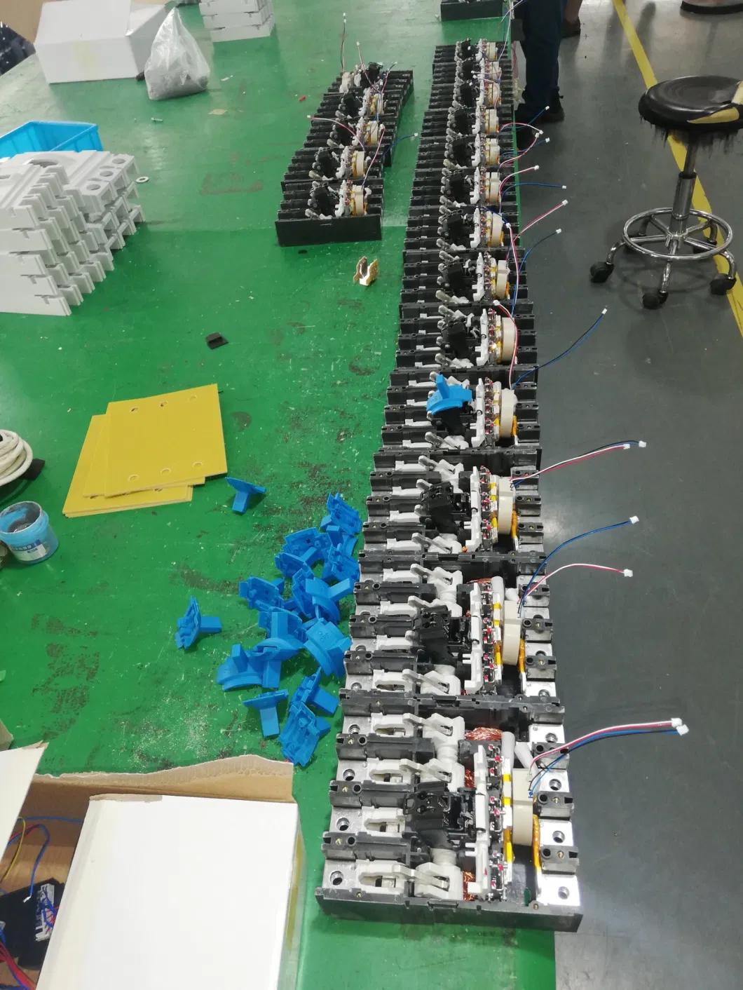 Plastic Molded Case Circuit Breaker Power MCCB (100A, 125A, 200A, 250A, 400A, 630A, 800A, 1000A)
