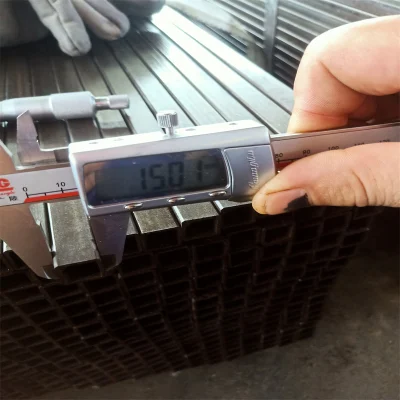 GI tubo in ferro metallico quadrato / ferro nero zincato Tubo per mobili quadrato da 20 mm