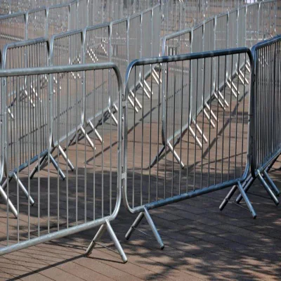 8.5 FT Portable Metal Road Safety Temporary Fence Pedestrian Barricade Barra di protezione pannello di recinzione in acciaio saldato a tubo quadrato Dra da 32 mm galvanizzato Barriera di controllo della folla