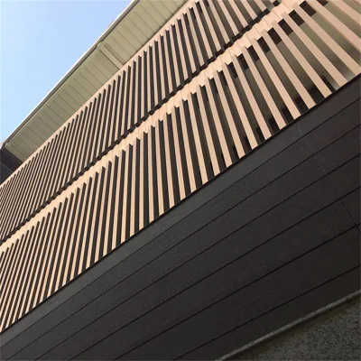 Superficie abrasiva quadrata per tubo Pergola per esterni decorazione plastica composita in legno Tubo in legno WPC post