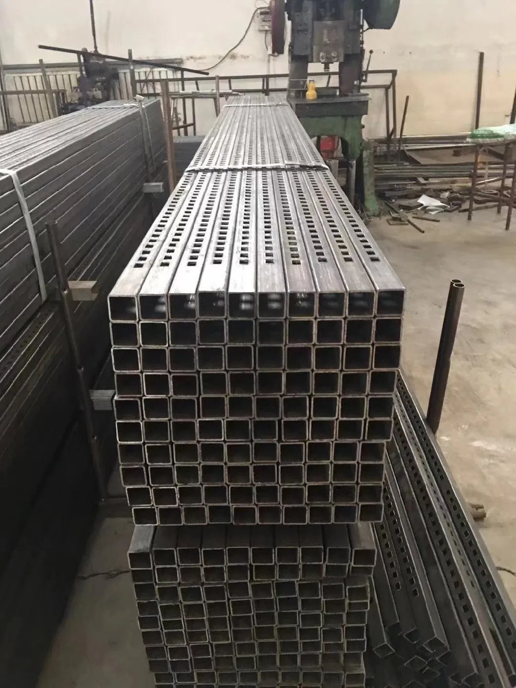 RFp-Sp012 Galvanized Pipe Gi Pipe Perforated Square Tube Steel Fence Post