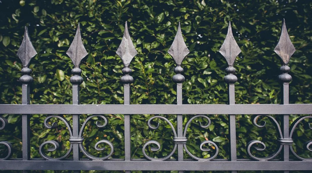 Home Garden Fence Top Spear Fencing Square Pipes Tubular Iron Railing Coated Different Color Steel Fence Panel House Gate Grill Design Aluminum Slat Wall Fence