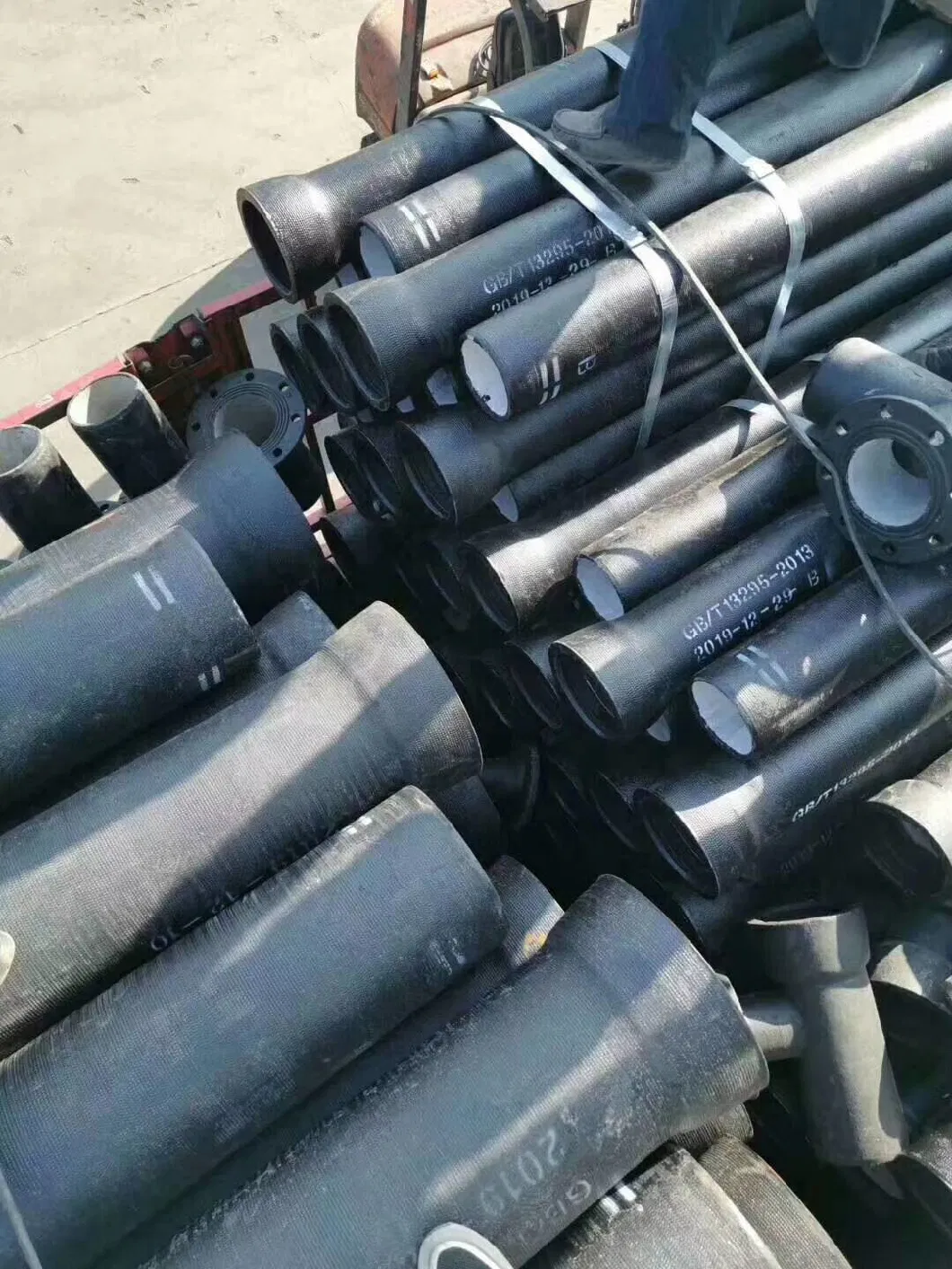 Centrifugal ISO2531 550mm 1000mm 1500mm Class K9 Cement Lined Ductile Cast Iron Pipe and Connector