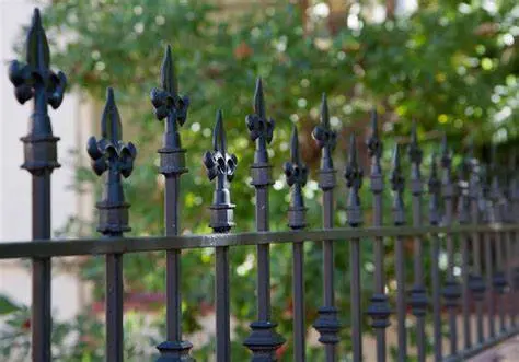 Home Garden Fence Top Spear Fencing Square Pipes Tubular Iron Railing Coated Different Color Steel Fence Panel House Gate Grill Design Aluminum Slat Wall Fence