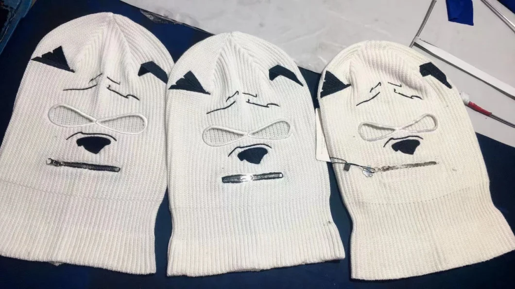 China Factory OEM Custom Design Jacquard Embroidery Winter Knitted Beanie Hat Scarf Gloves Set