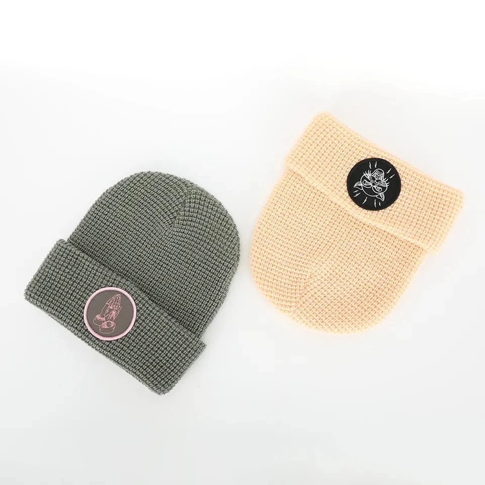 Wholesale Custom Unisex Skull Ski Beanie Cap Woven Patch Logo Knitted Cuffed Beanie Hat Mens Winter Waffle Knit Beanie with Logo Leather Patch