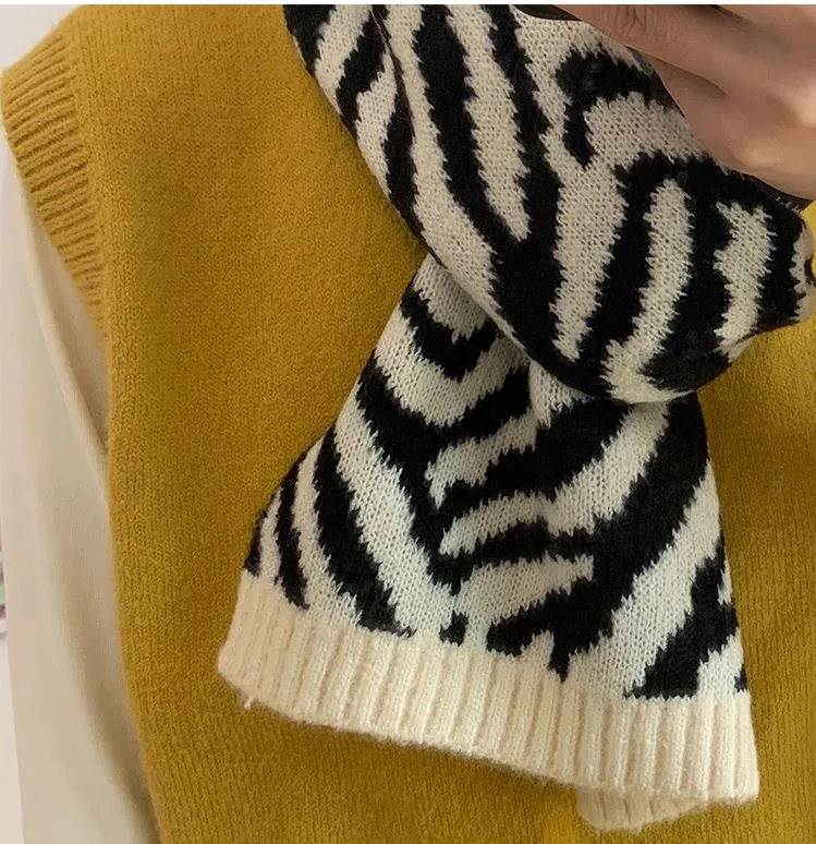 Korean Version Students Short Style Warm Japanese Neck Protection Collar Lady Autumn Winter Zebra Print Jacquard Wool Small Scarf for Women