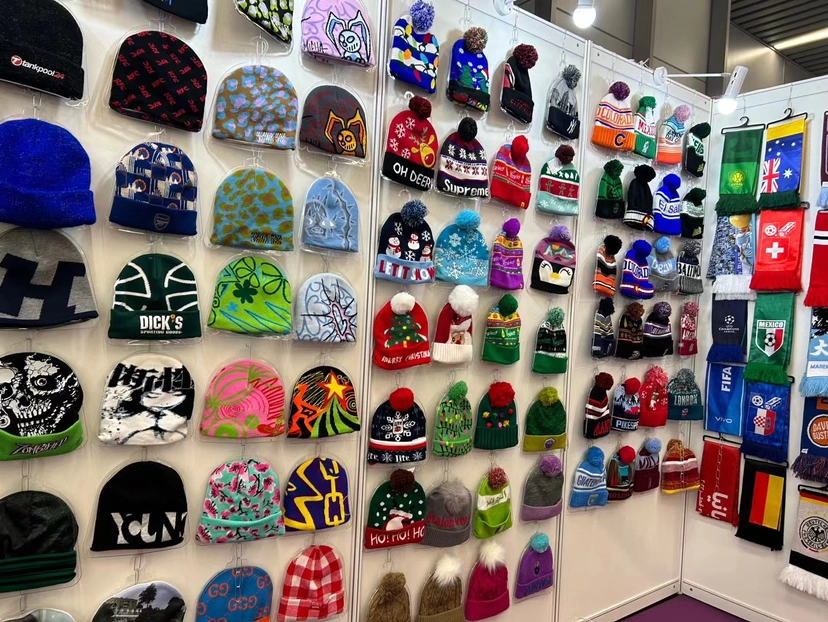 Fashion Leaf Embroidery Knitted Hat Universal Hip Hop Sports Beanie for Men Women Teens