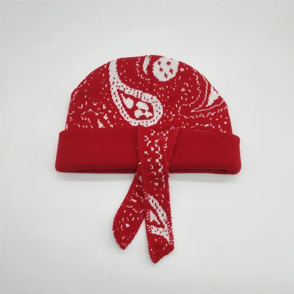 Wholesale Customized Logo Mens Women Girls Red Beanies with Strap Acrylic Autumn Slouchy Skull Pirate Hat Winter Cycling Knitted Beanies with Tapes