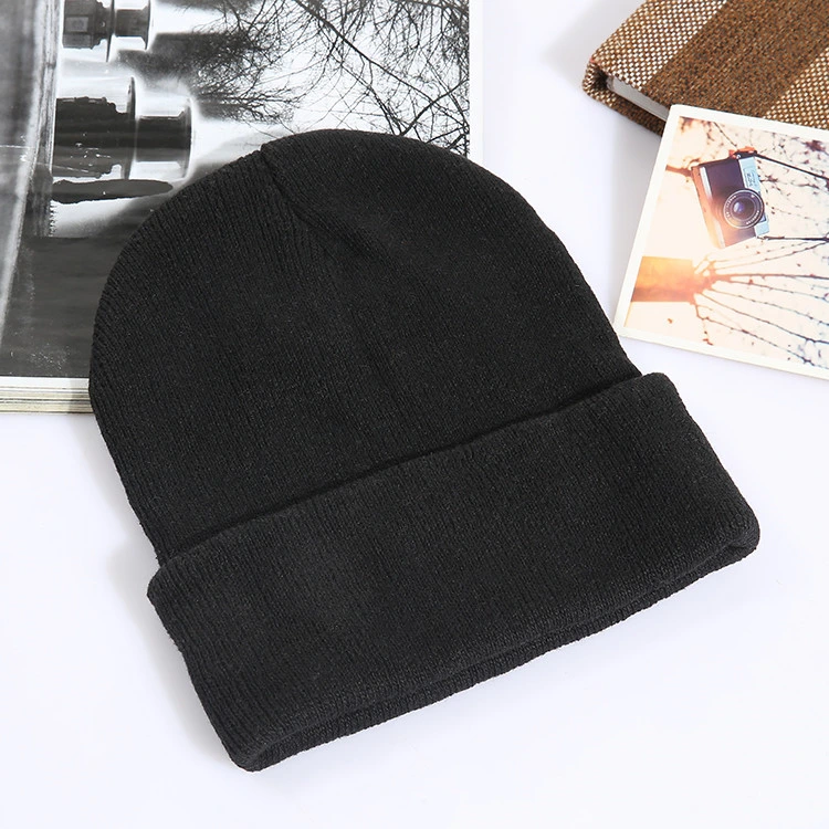 Wholesale Custom Logos Classic Style Solid Color Black Beanie Caps Unisex Winter Riding Beanies Sports Cap Polyester Knitted Beanie Hat