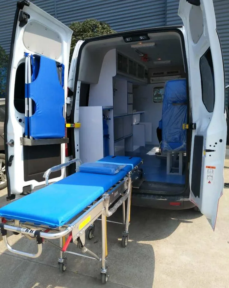 Factory Designed Isuzu First Aid 4X4 Emergency ICU Ambulance for Patients Monitoring