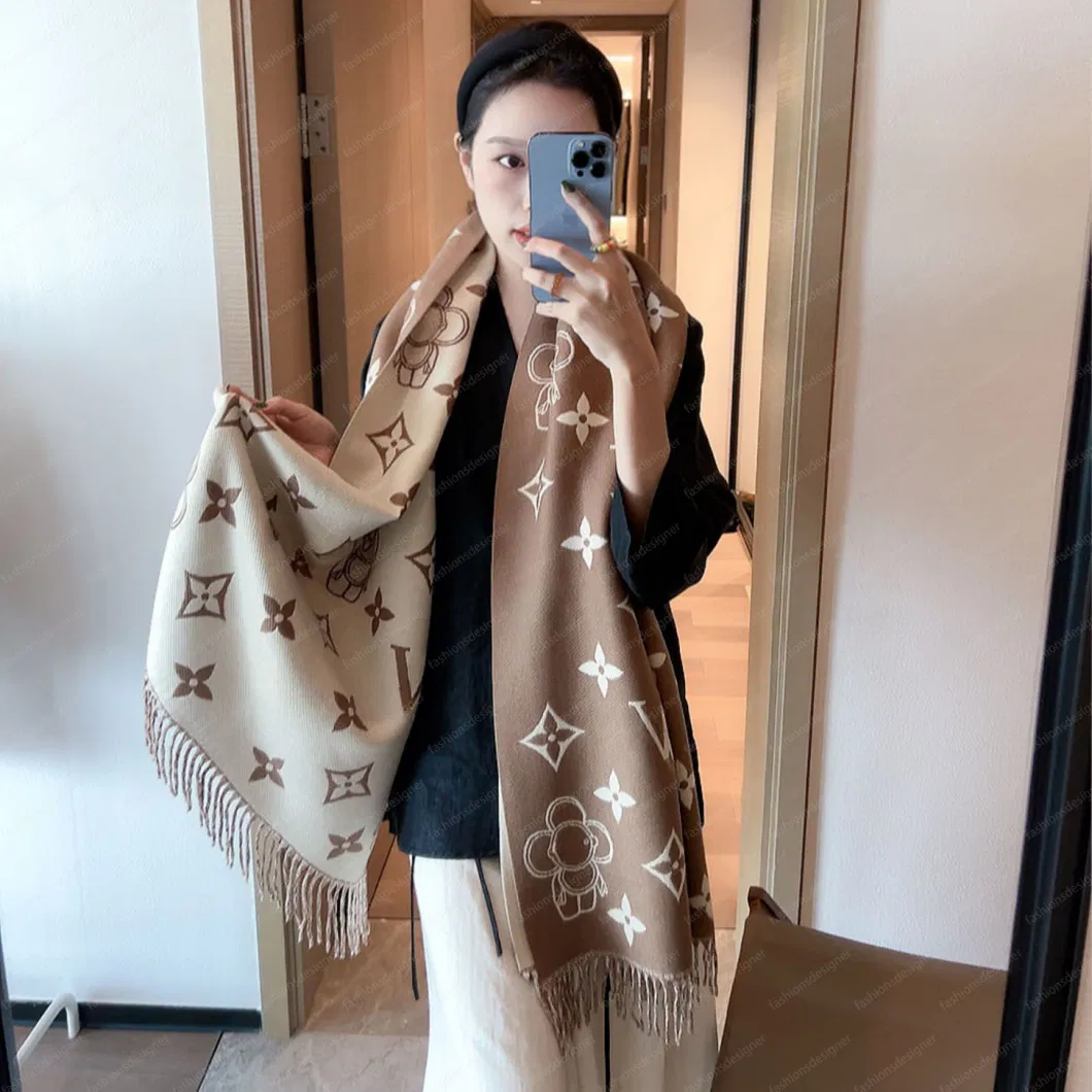 Luxury Designer Scarf Famous Brands Winter Wool Classics Plaid Tassel Scarves Fashion Ladies Shawl Outdoor Warm Scarf