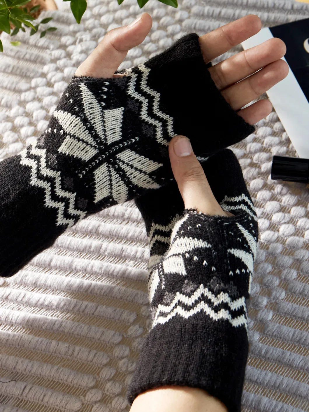Hold Plus Winter Gloves Acrylic Wool Cotton Warm Keeping Fake Sleeves Maple Leaves Pattern
