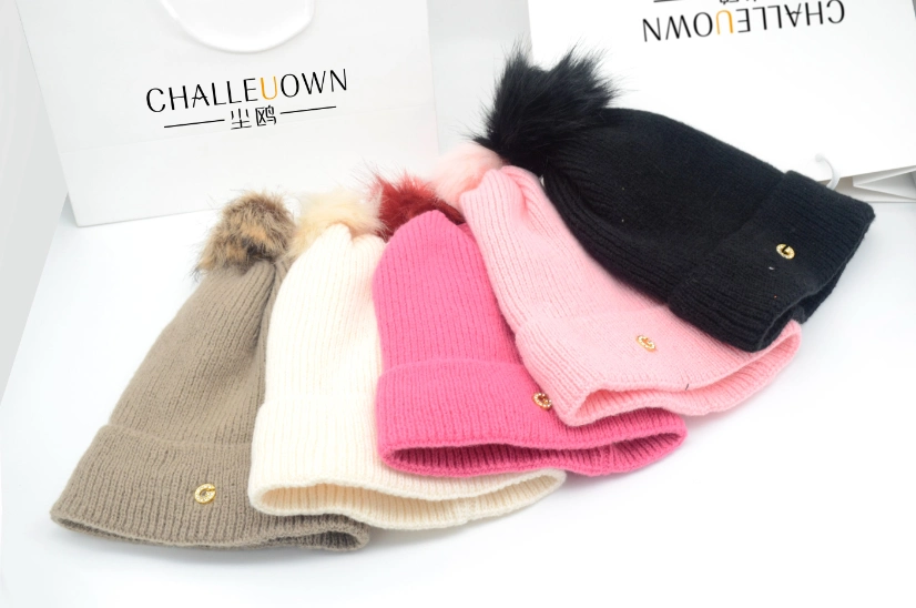 Warm Plain POM POM Beanie Winter Hats with Metal Logo