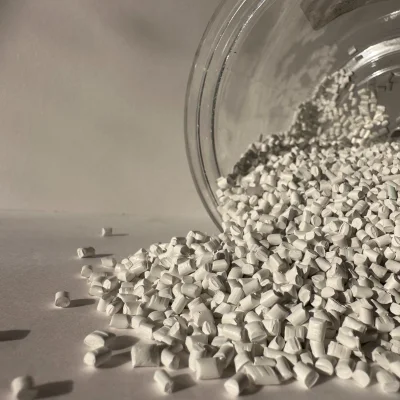 Vendita a caldo alta concentrazione Prezzo basso senza calcio Bianco brillante Riempimento di pellicola di plastica masterbatch