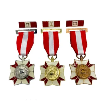Custom Logo antico placcato Fashiowith nastro lega metallo Chiesa Soldier Medaglia militare del riconoscimento dell&prime;onore di guerra