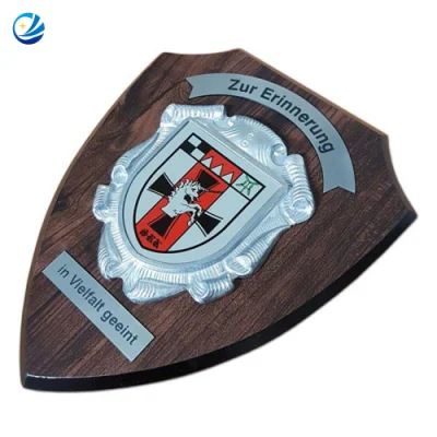 YC Gift Factory Custom Company Medaglia Premio di metallo logo tedesco Polizia Governo Dipartimento souvenir in legno Shield Plaque