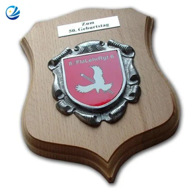 YC Gift Factory Custom Company Medaglia Premio di metallo logo tedesco Polizia Governo Dipartimento souvenir in legno Shield Plaque