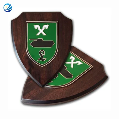 YC Gift Factory Custom Company Medaglia Premio di metallo logo tedesco Polizia Governo Dipartimento souvenir in legno Shield Plaque
